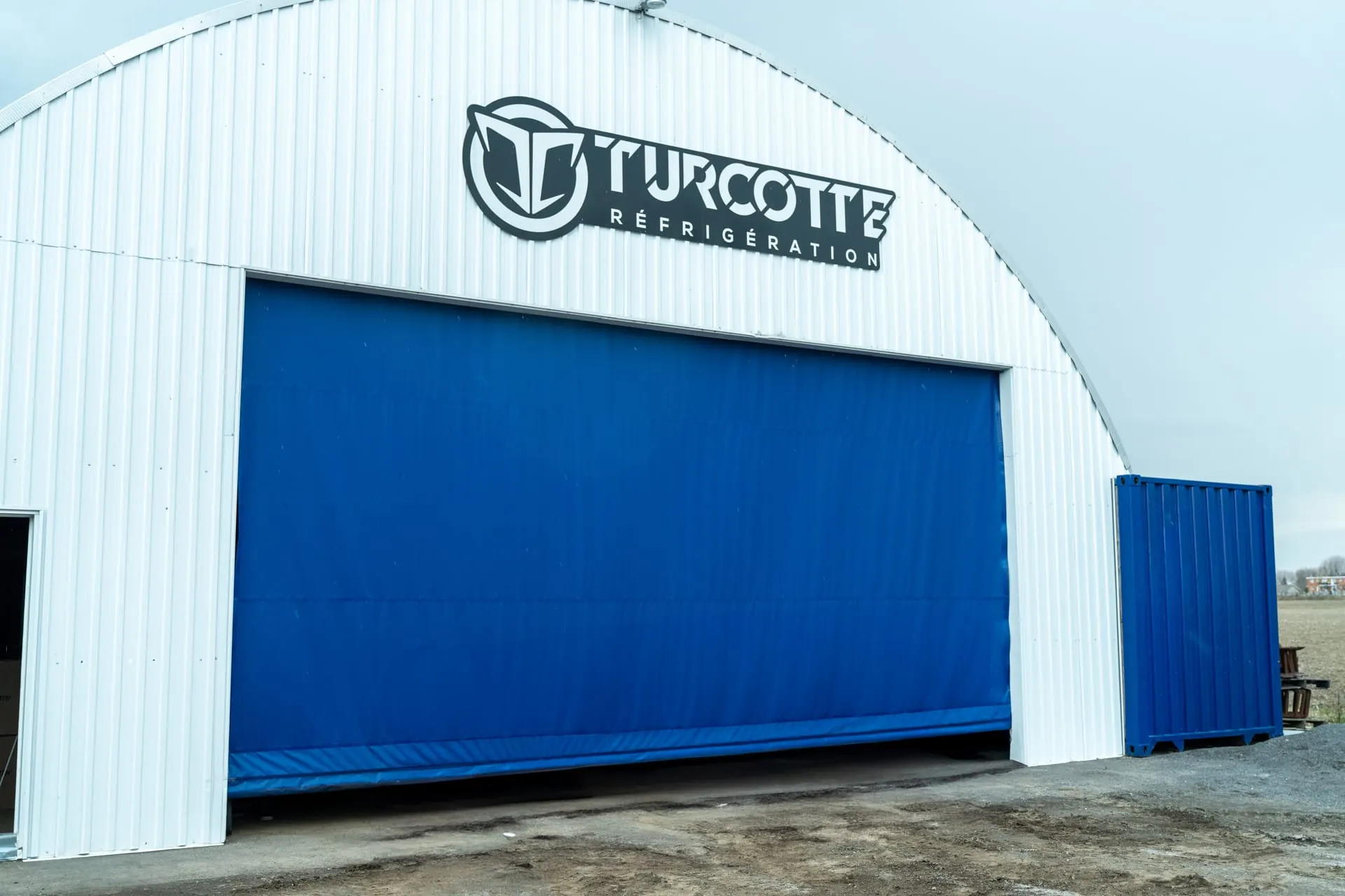 Bâtiment de Turcotte Réfrigération à Saint-Cuthbert arborant le logo